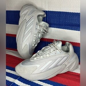 ✨🥳 Adidas Ozelia - Gray - Classic 90’s Style - Fashion Sneakers Youth Size 4